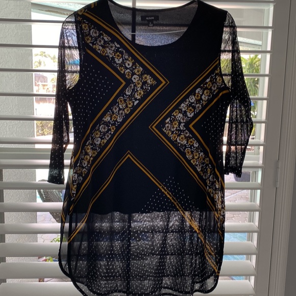 Sheer tunic with under lining - Picture 2 of 3